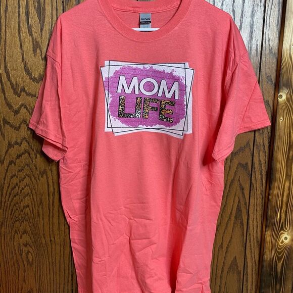 Gildan Tops - Mom Life T-Shirt - XL